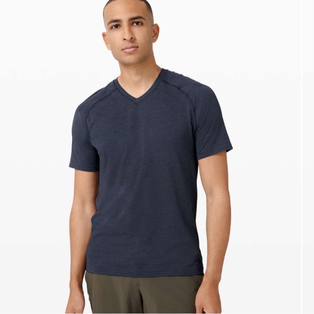 LULULEMON Metal Vent Tech V Neck T-Shirt Navy Size Medium Est.